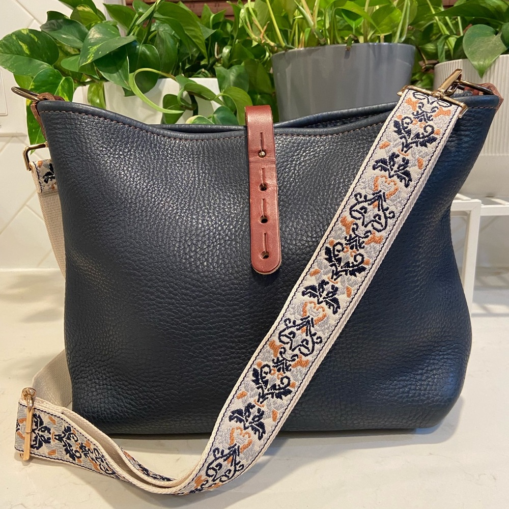 Go Forth Goods Small Crossbody Avery